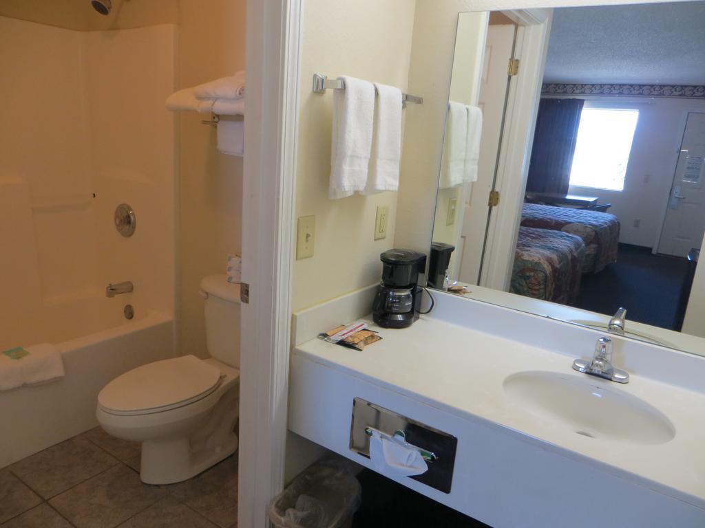 Clairmont Inn Jasper Room photo
