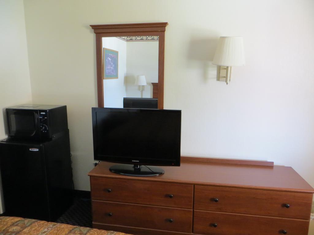Clairmont Inn Jasper Room photo