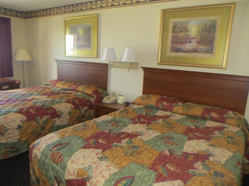 Clairmont Inn Jasper Room photo