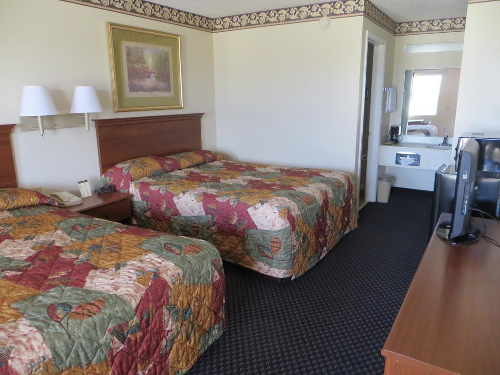 Clairmont Inn Jasper Room photo